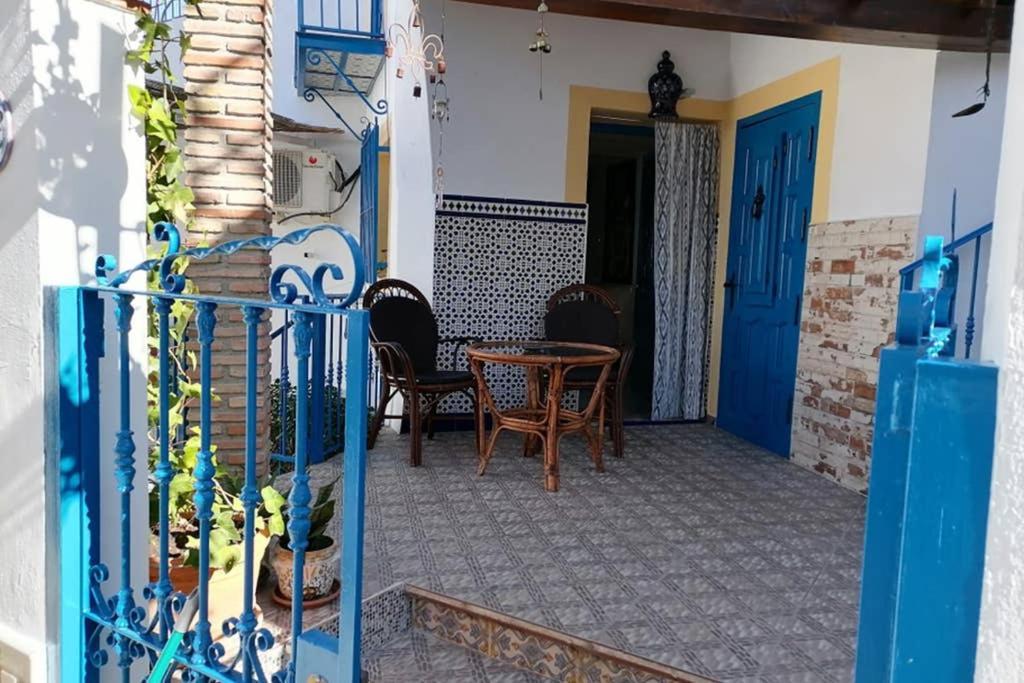 House Maruja With Wifi & Jacuzzi Hébergement de vacances Cutar