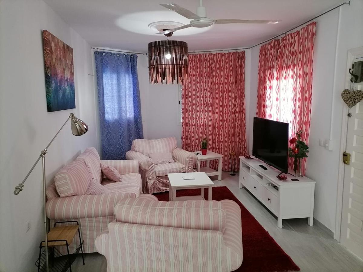 House Maruja With Wifi & Jacuzzi Hébergement de vacances Cutar
